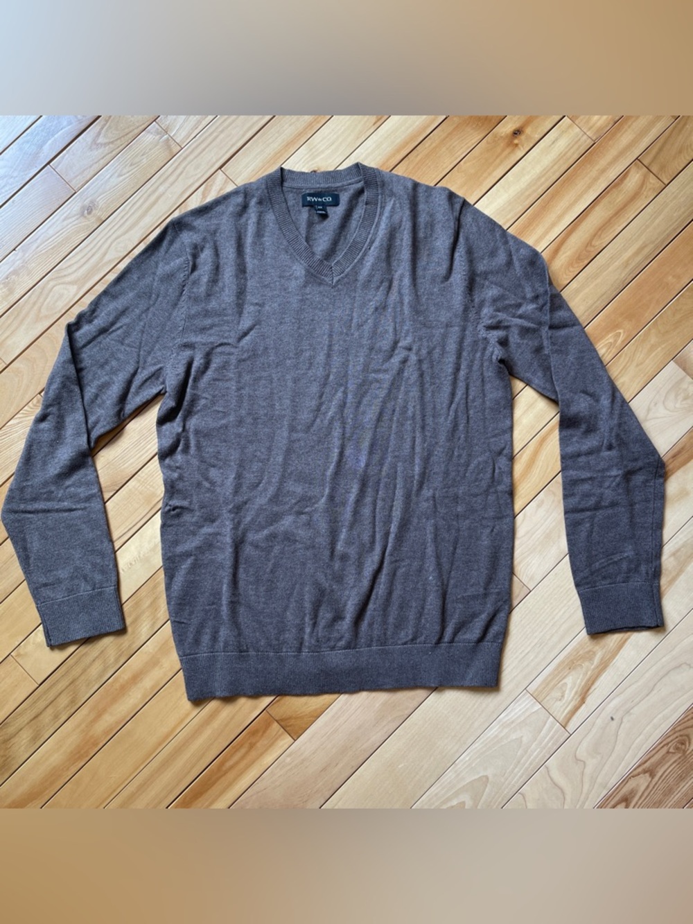 RW&CO Men’s V‑Neck Sweater – Size M